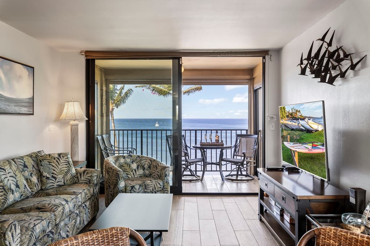 Condo in Kihei · ★4.93 · 2 bedrooms · 4 beds · 2 baths - Photo 3