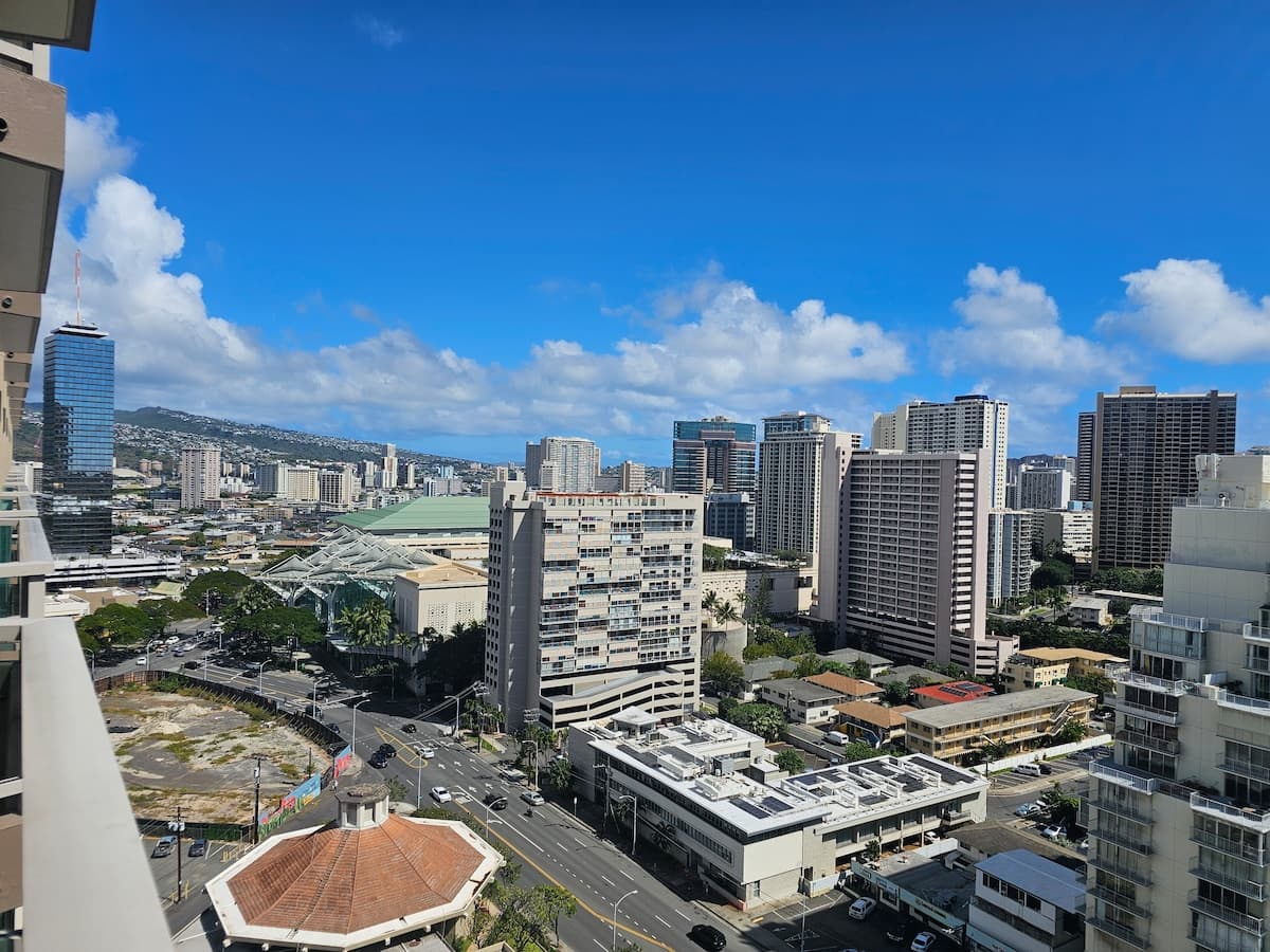 Condo in Honolulu · ★4.92 · Studio · 2 beds · 1 shared bath - Photo 3