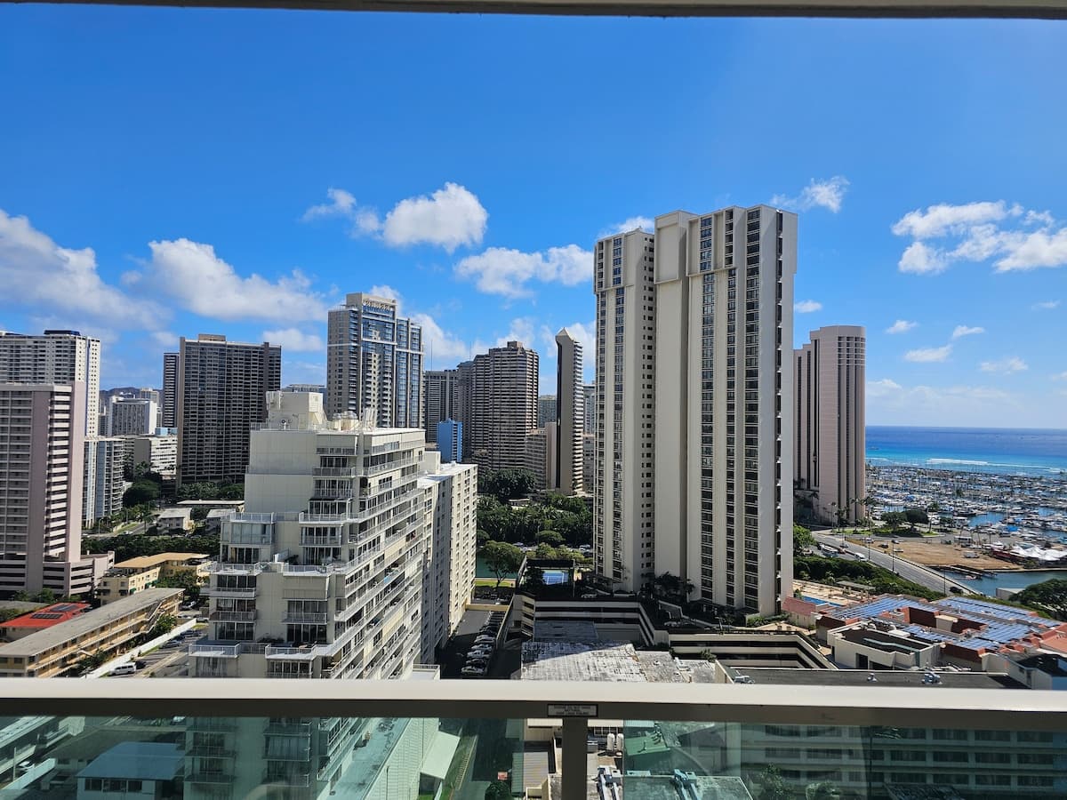 Condo in Honolulu · ★4.92 · Studio · 2 beds · 1 shared bath - Photo 2