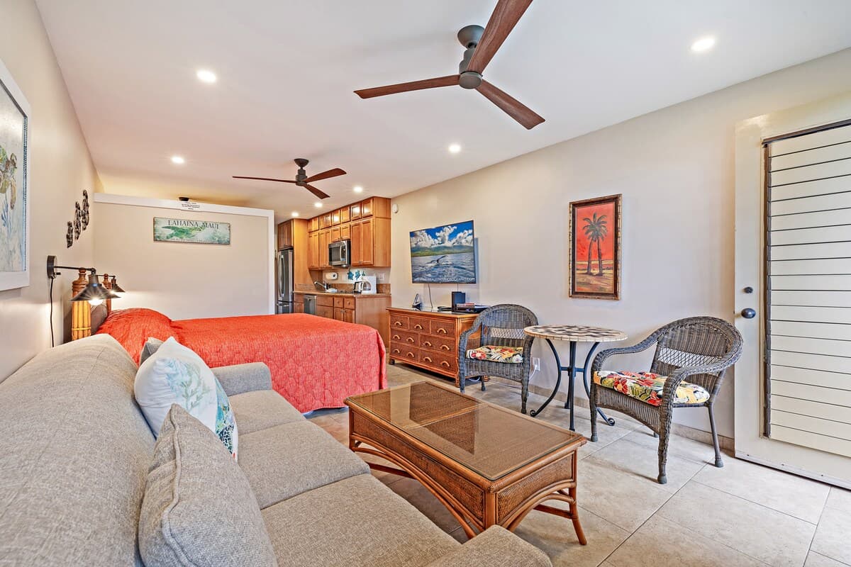 Condo in Lahaina · ★5.0 · Studio · 2 beds · 1 bath - Photo 2