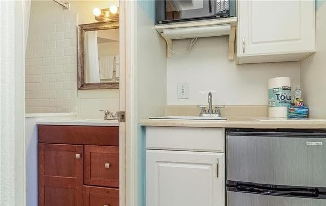 New Listing Ocean View Studio! - Photo 5