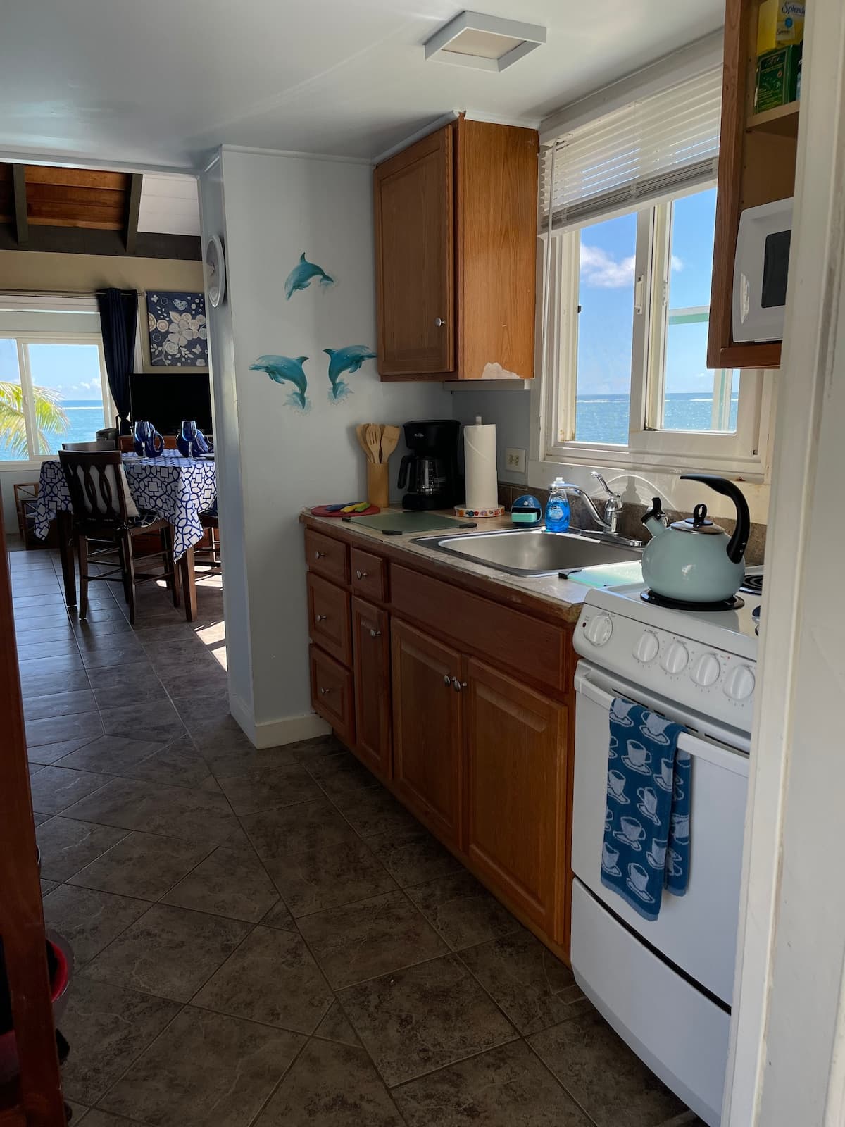Aloha Beach Front Cottage - Photo 4