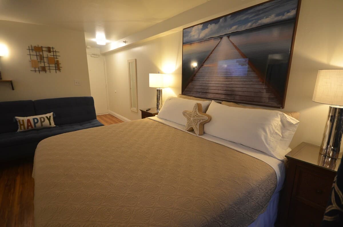 KV809 Renovated Studio w/King bed by Waikiki Beach - Photo 2