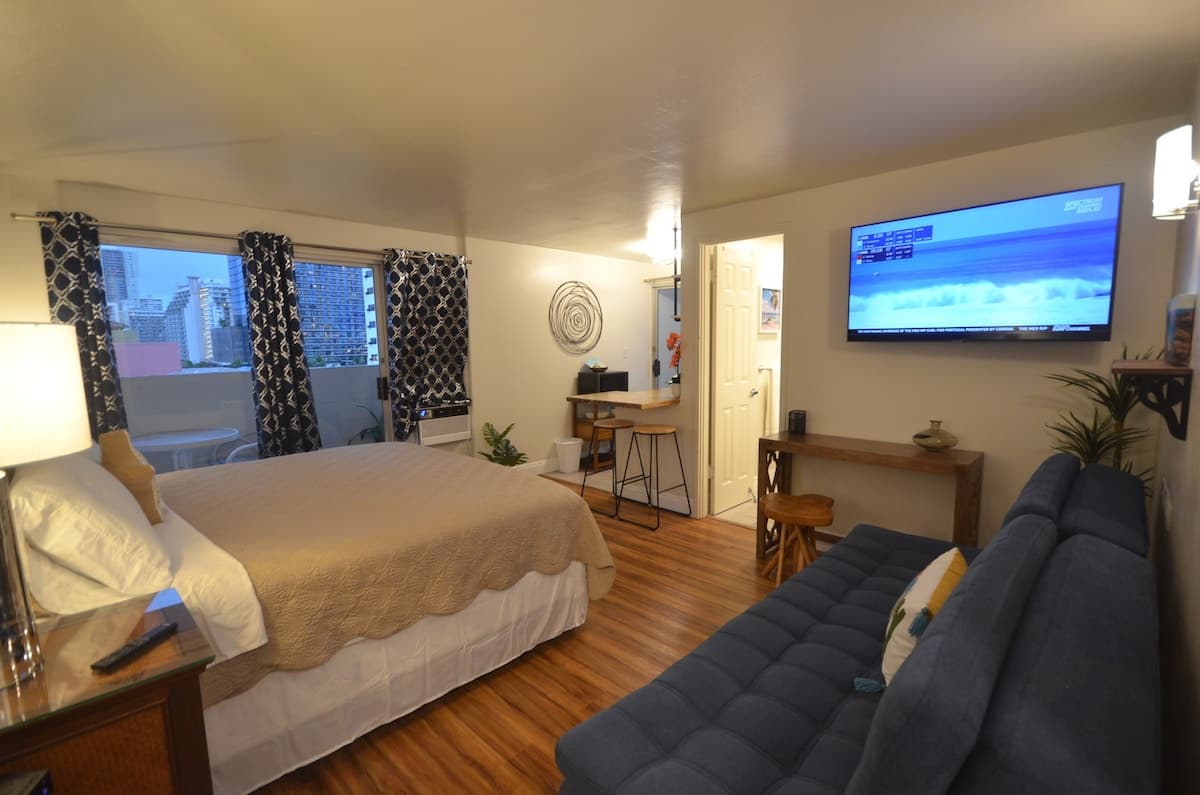 KV809 Renovated Studio w/King bed by Waikiki Beach - Photo 1