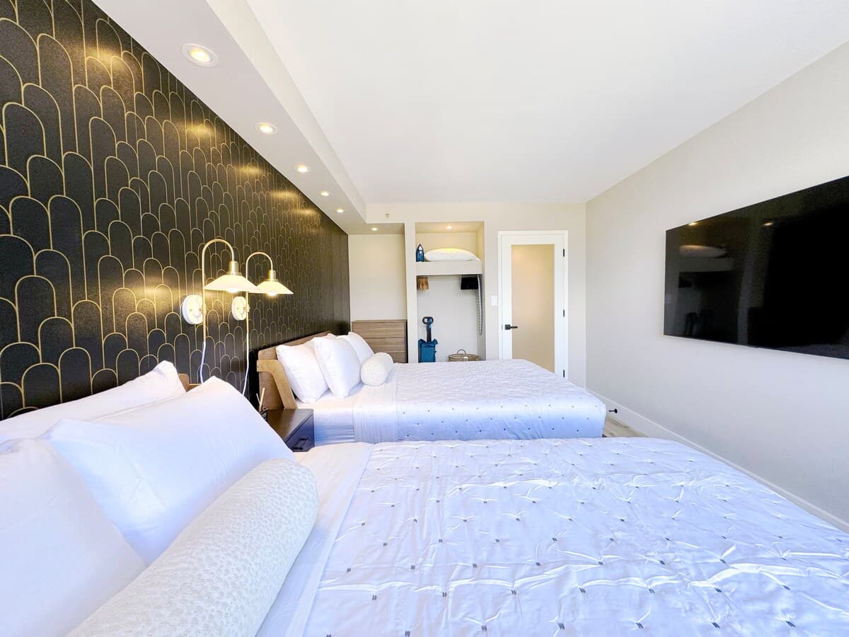 34th-High FL Mountain View Upscale 1BR w/Parking~ - Photo 2