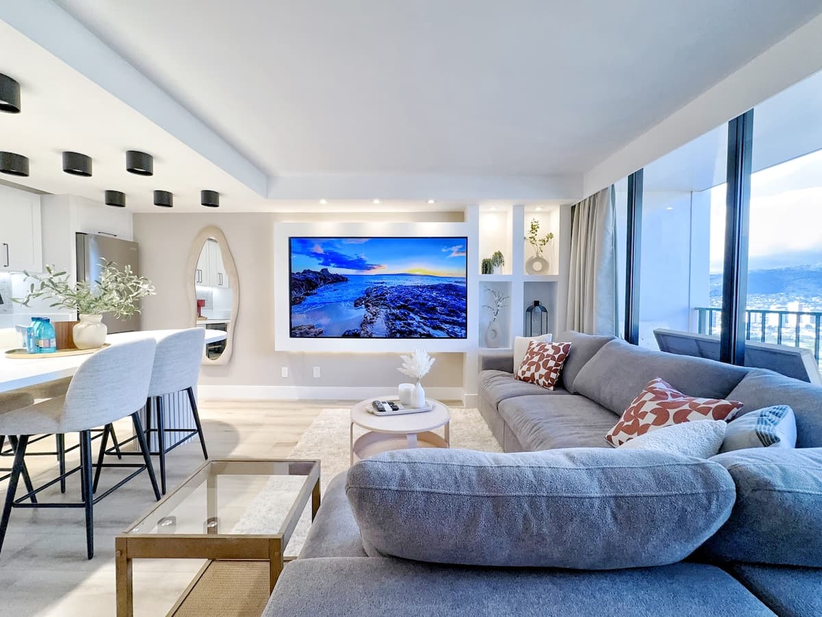 34th-High FL Mountain View Upscale 1BR w/Parking~ - Photo 3