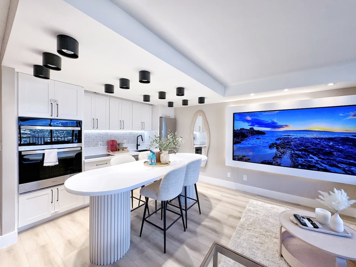 34th-High FL Mountain View Upscale 1BR w/Parking~ - Photo 4