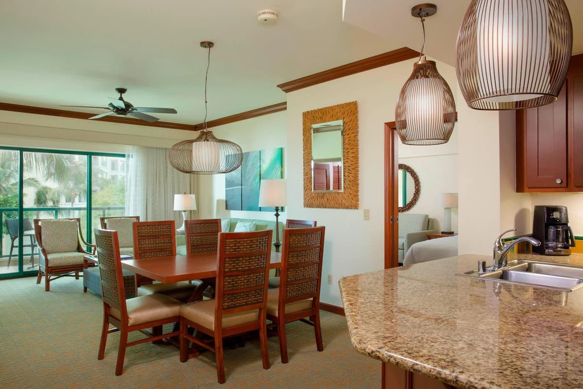 Condo in Kapolei · ★5.0 · 2 bedrooms · 4 beds · 2 shared baths - Photo 4