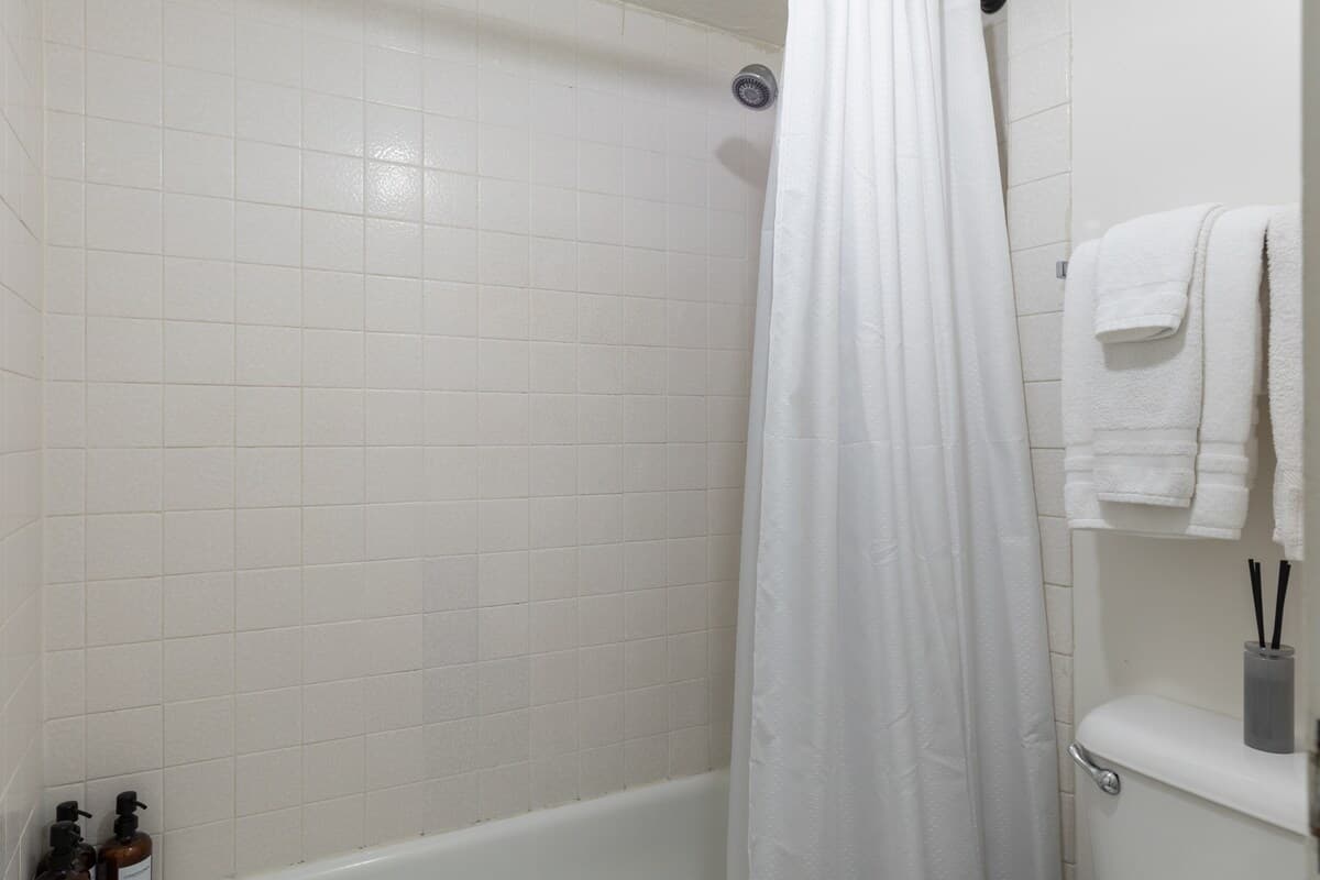 Condo in Honolulu · ★4.91 · Studio · 1 bed · 1 private bath - Photo 4
