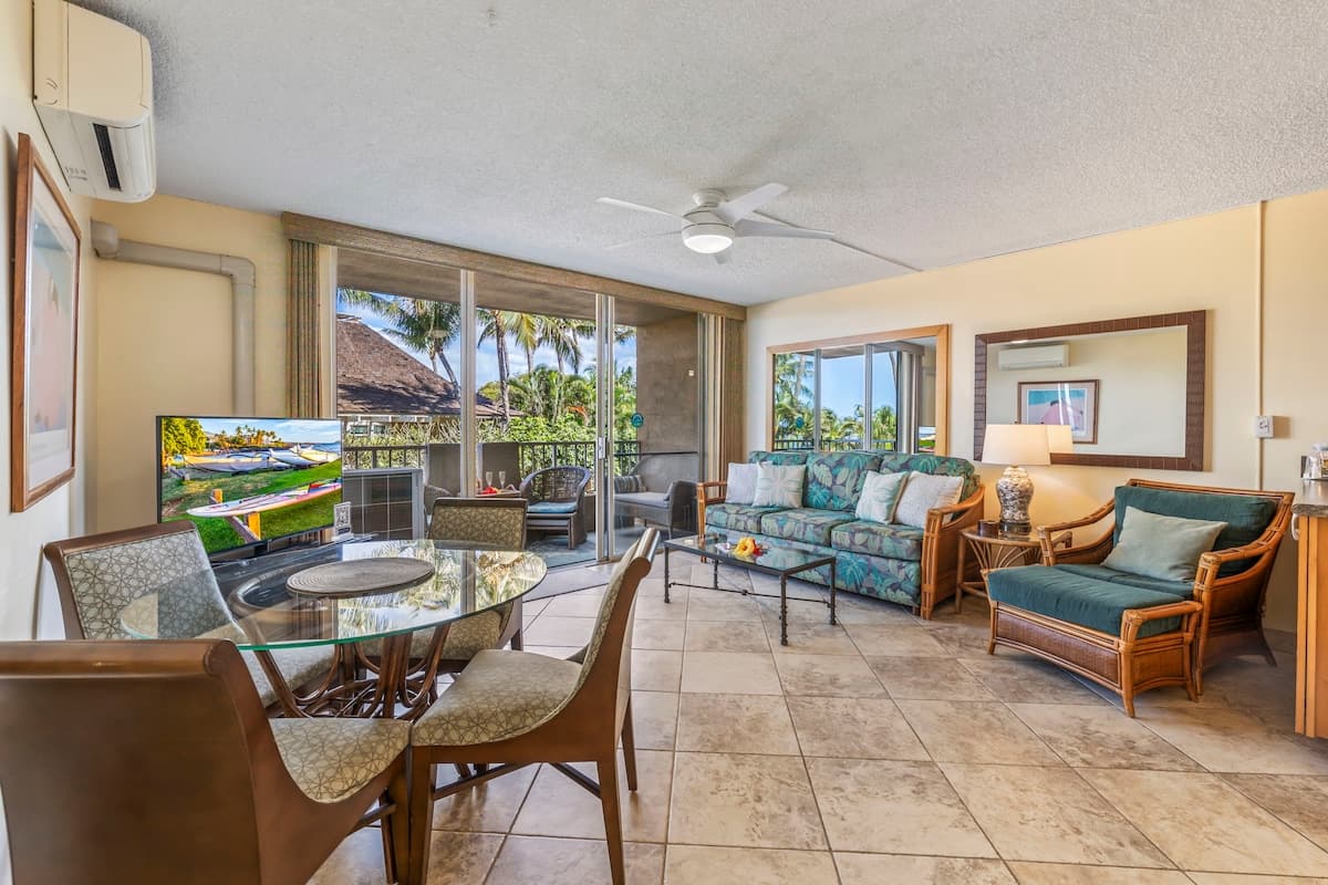 Condo in Kihei · ★4.89 · 1 bedroom · 2 beds · 2 baths - Photo 2