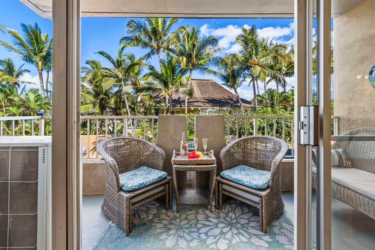 Condo in Kihei · ★4.89 · 1 bedroom · 2 beds · 2 baths - Photo 4