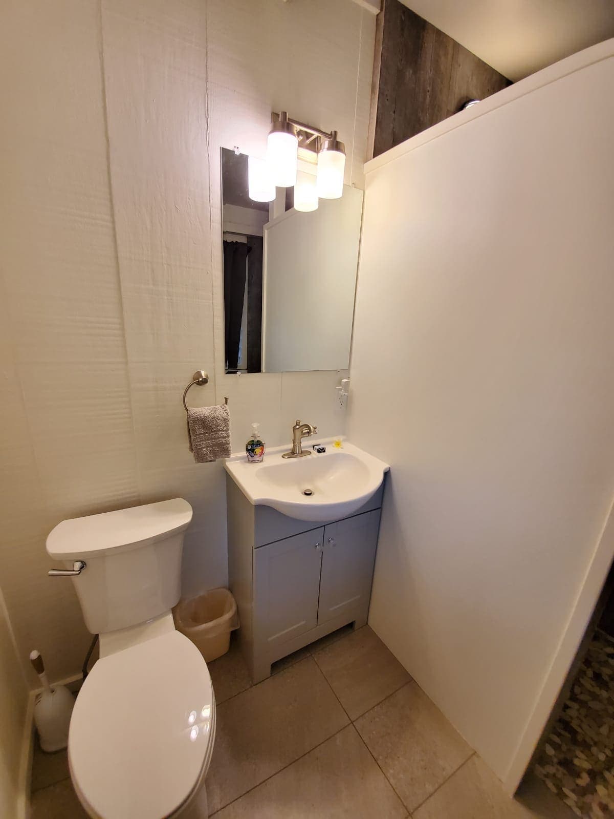 Home in Hana · ★4.94 · Studio · 1 bed · 1 bath - Photo 2