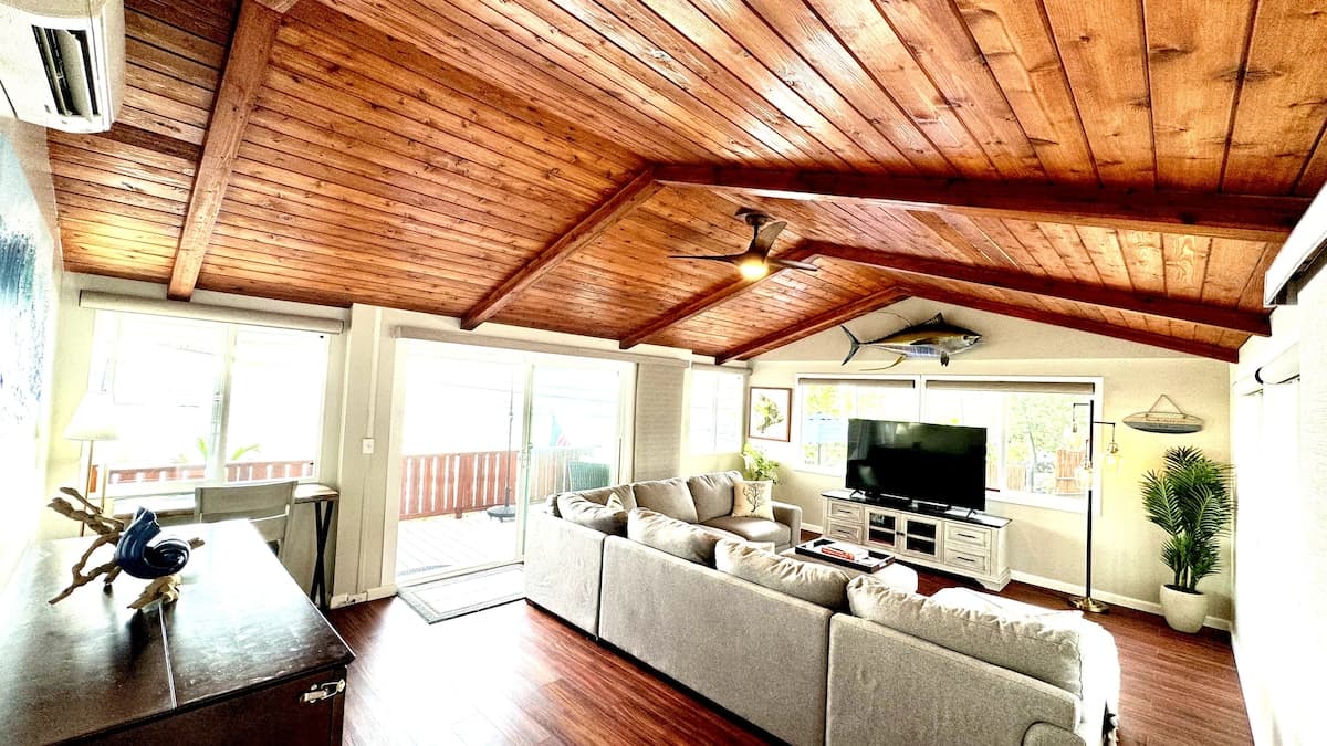 Home in Kailua-Kona · ★4.97 · 1 bedroom · 2 beds · 1 bath - Photo 2