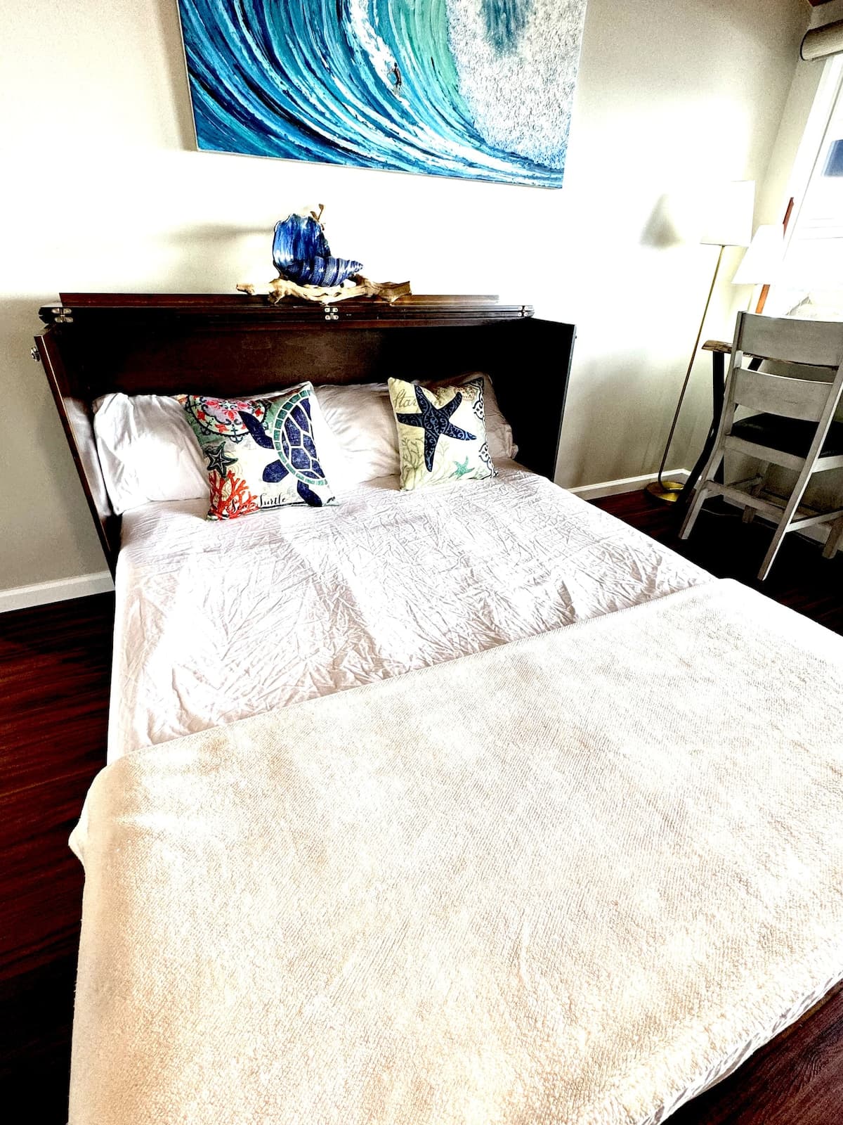Home in Kailua-Kona · ★4.97 · 1 bedroom · 2 beds · 1 bath - Photo 5