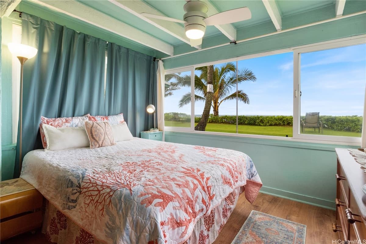 Condo in Hauula · ★4.93 · Studio · 4 beds · 1 private bath - Photo 2