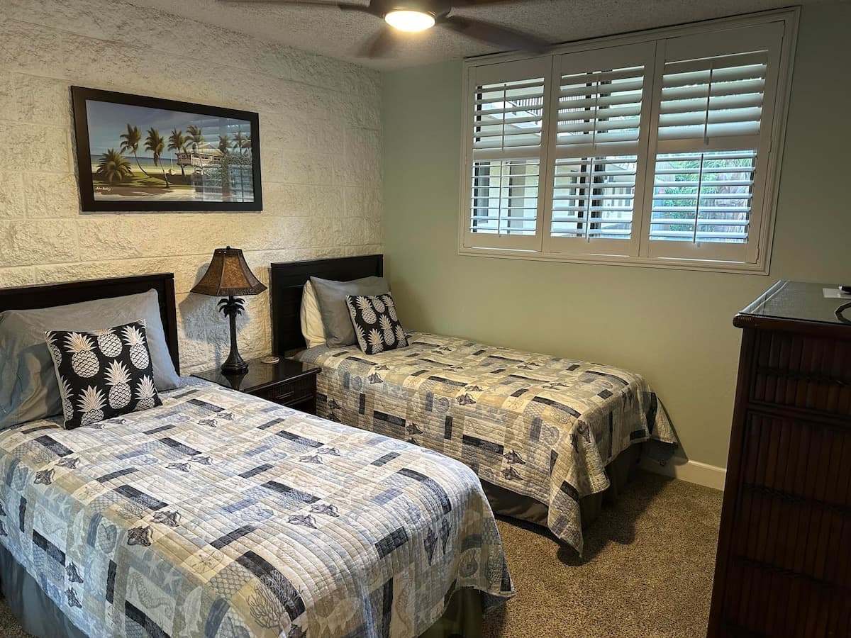 Condo in Wailuku · ★5.0 · 2 bedrooms · 3 beds · 2 private baths - Photo 2
