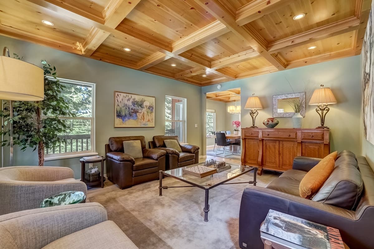 Chateau de Corbeau Hot Tub, Steam Room, Game Room - Photo 1