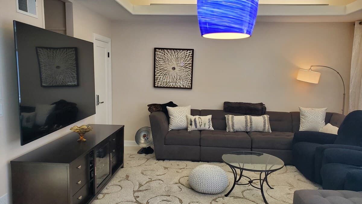 SF Home with Free EV Charger & Chef's Kitchen - Photo 2