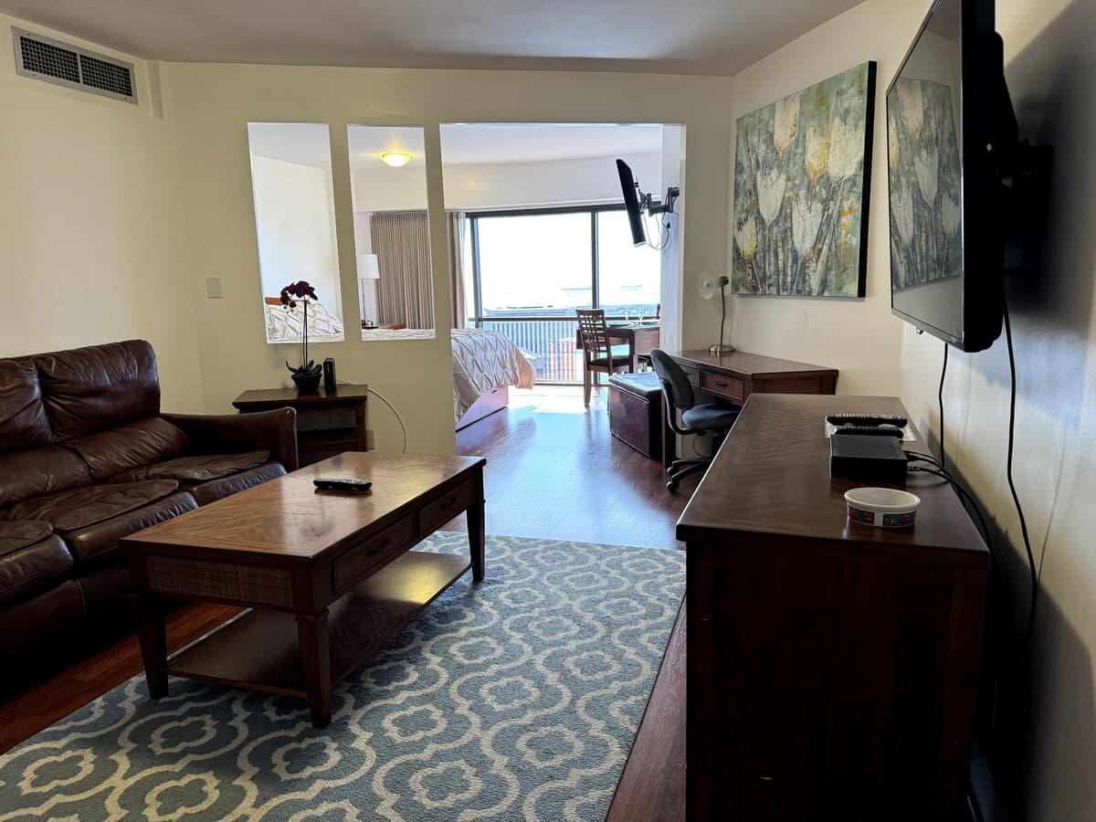 Elegant Ocean View Suite - Photo 2