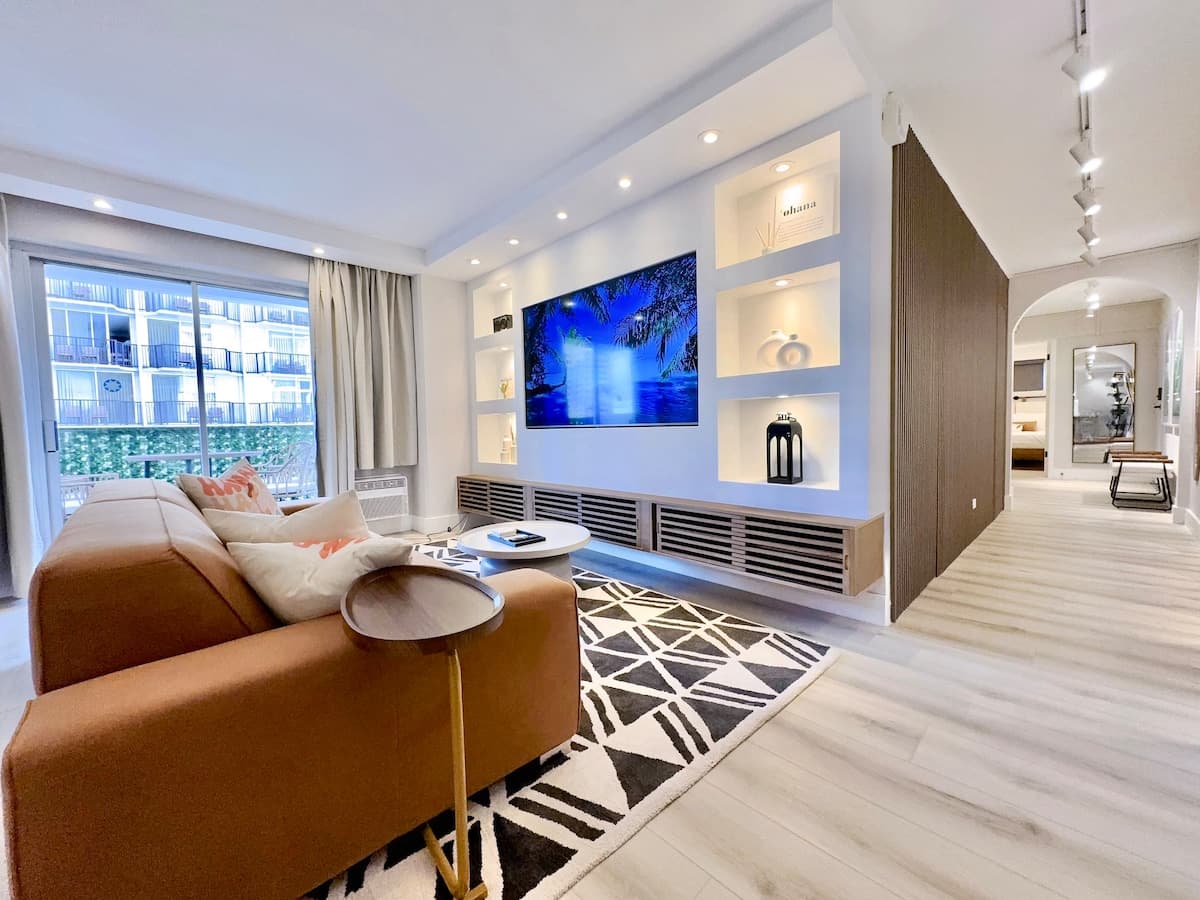 Ultra Modern-Waikiki Beach-Rare 2BR/2BTH/Parking! - Photo 1