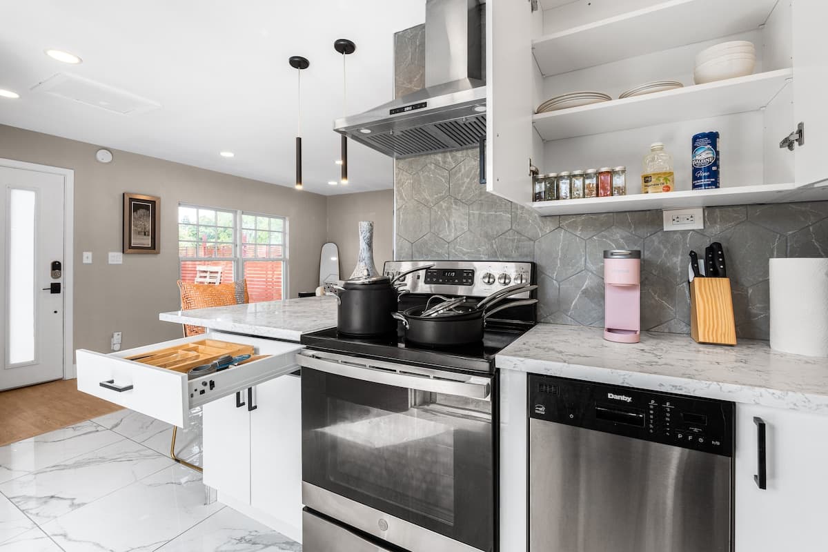 Rustic Sophisticated Home Near Downtown Sunnyvale - Photo 3
