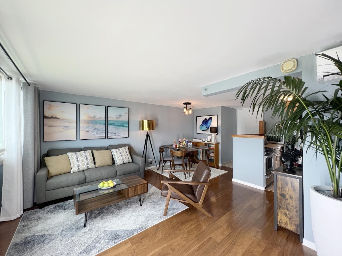 Center of Waikiki - 1 Bedroom 3 Queen Size Beds - Photo 1
