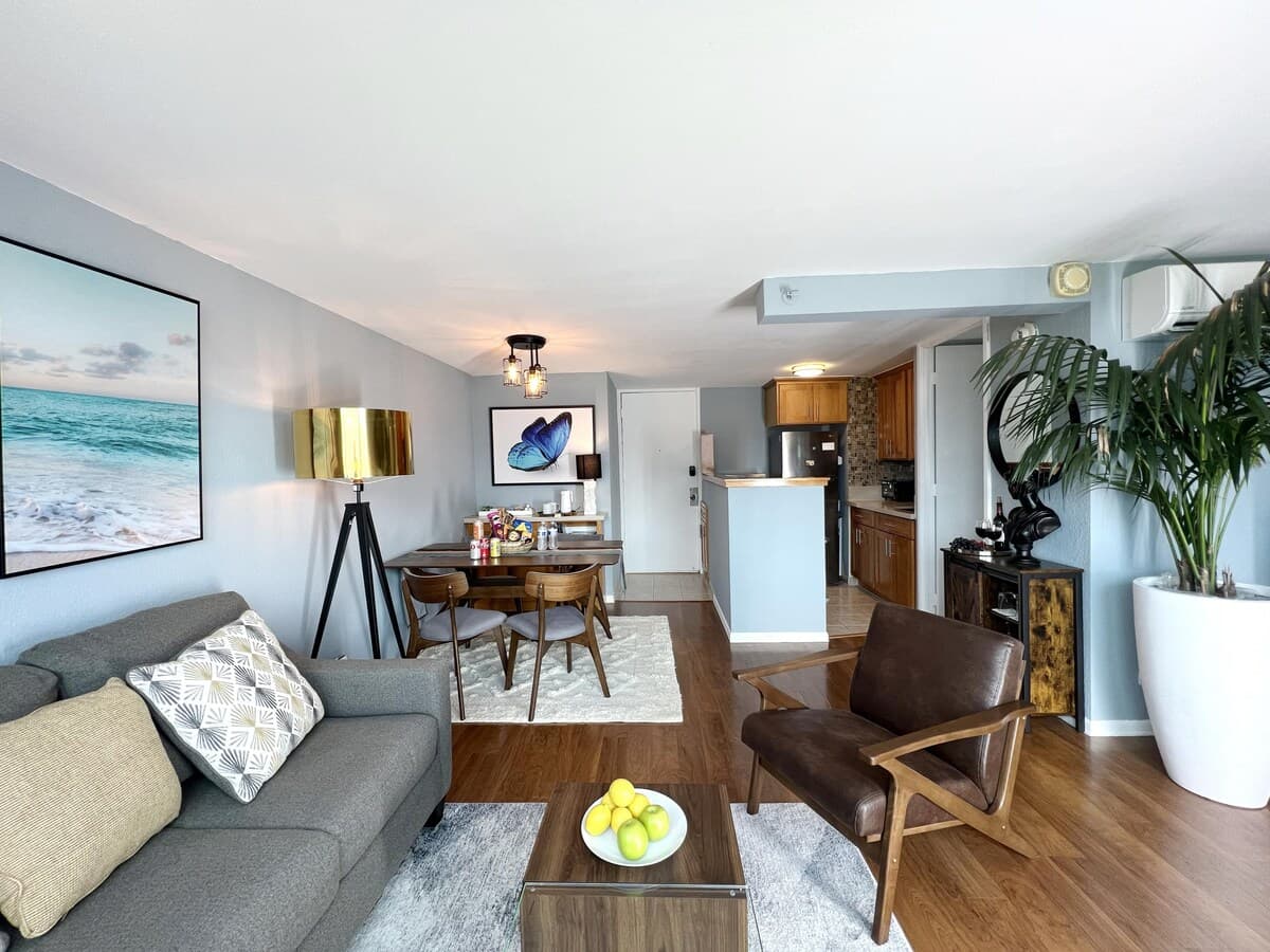 Center of Waikiki - 1 Bedroom 3 Queen Size Beds - Photo 3