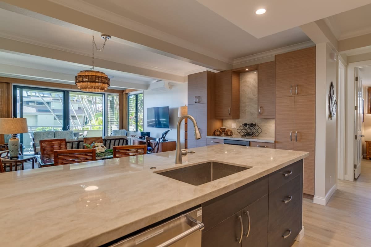 Home in Lahaina · ★5.0 · 3 bedrooms · 6 beds · 3 baths - Photo 4