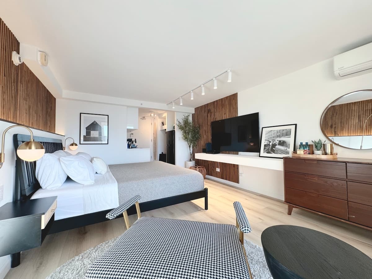 23FL-Upscale Newly Renovated King Studio-Waikiki~ - Photo 1