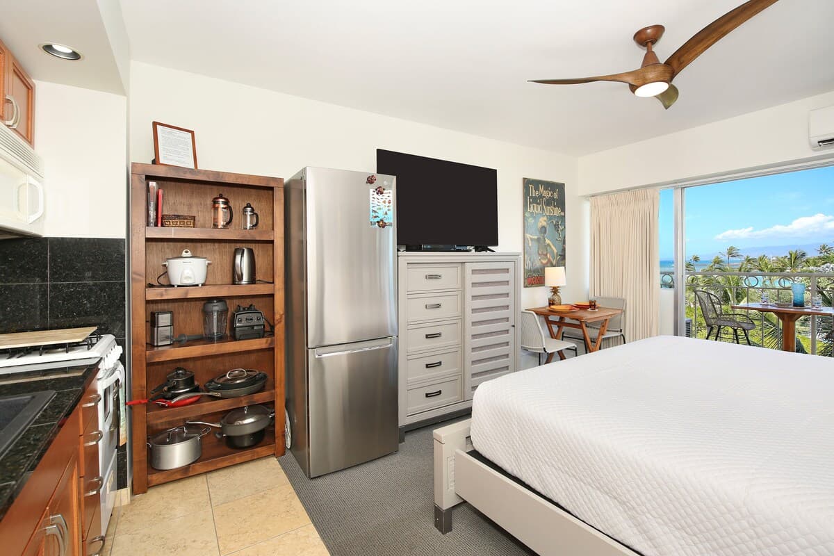 Condo in Honolulu · ★5.0 · Studio · 1 bed · 1 shared bath - Photo 5