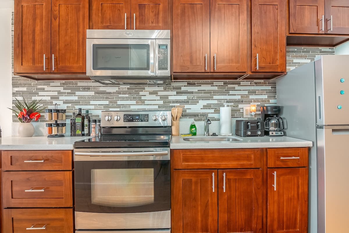 Gorgeous Beachfront Condo (parking / 2 pools!) - Photo 3