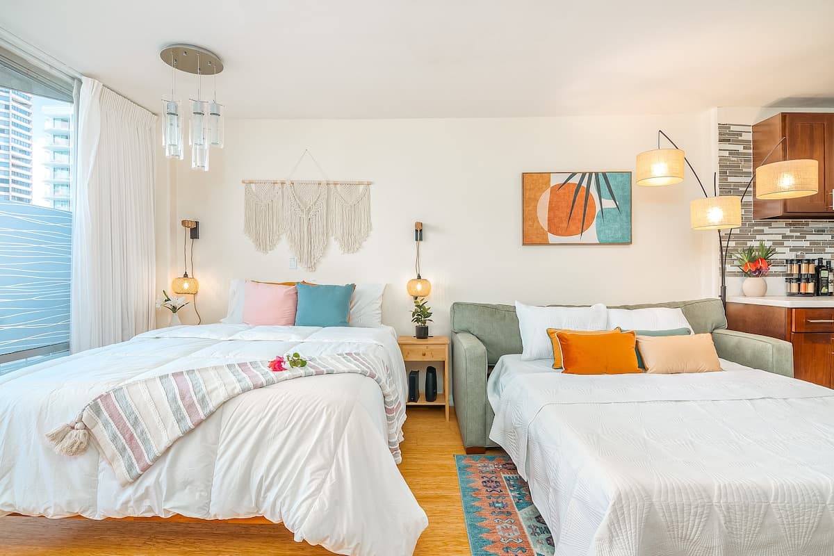 Gorgeous Beachfront Condo (parking / 2 pools!) - Photo 1