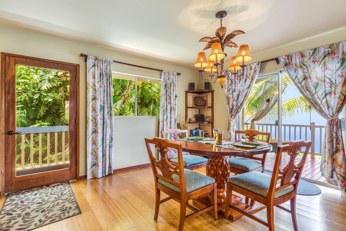 Home in Captain Cook · ★4.86 · 2 bedrooms · 3 beds · 1 shared bath - Photo 5