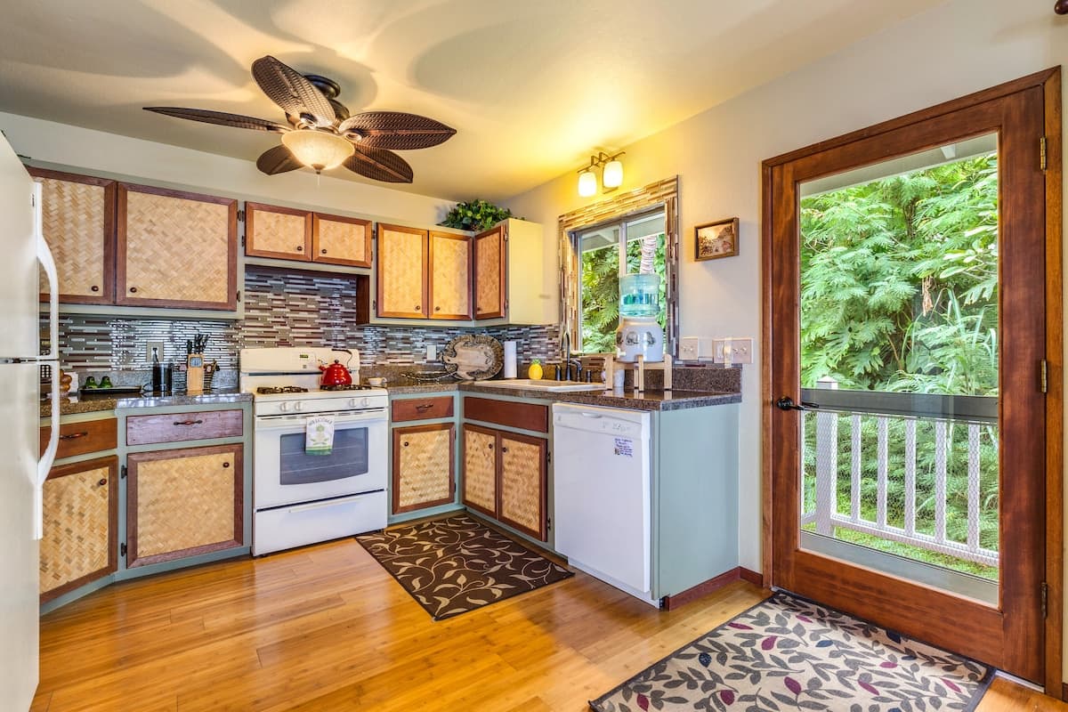 Home in Captain Cook · ★4.86 · 2 bedrooms · 3 beds · 1 shared bath - Photo 4