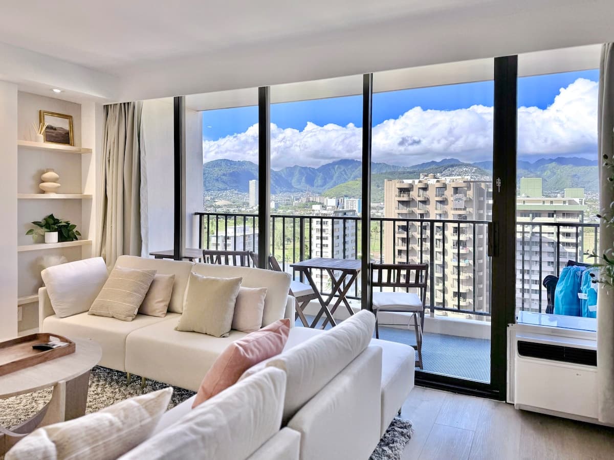 17F-Beautiful & Upscale-Waikiki Beach 1BR/Parking~ - Photo 3