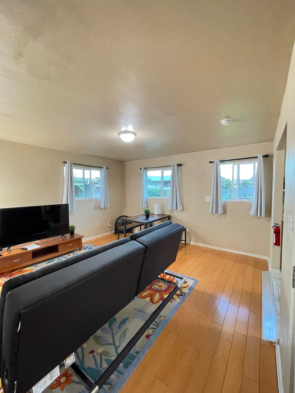 Home in Hilo · ★4.85 · 2 bedrooms · 2 beds · 1 shared bath - Photo 4
