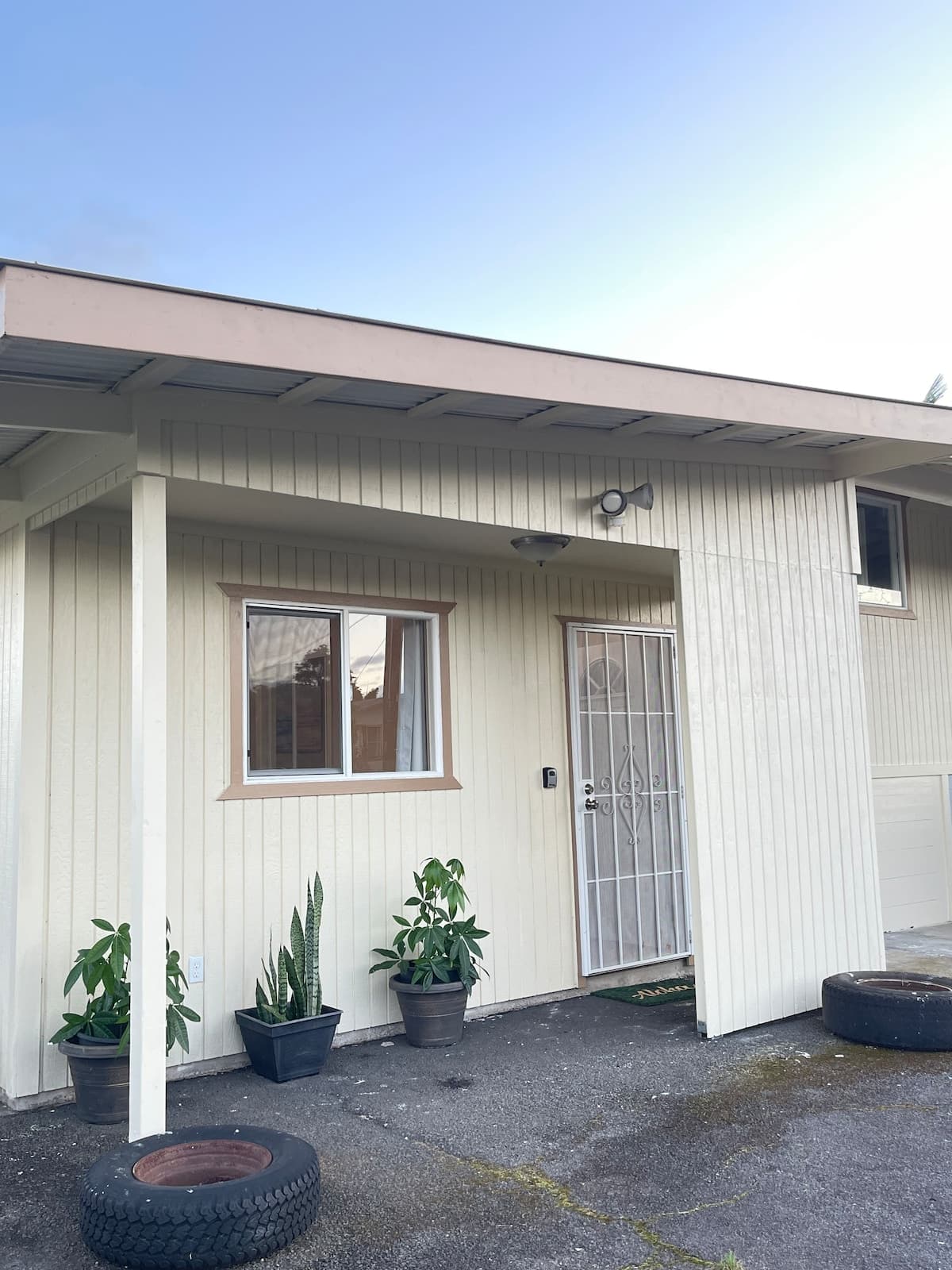 Home in Hilo · ★4.85 · 2 bedrooms · 2 beds · 1 shared bath - Photo 3