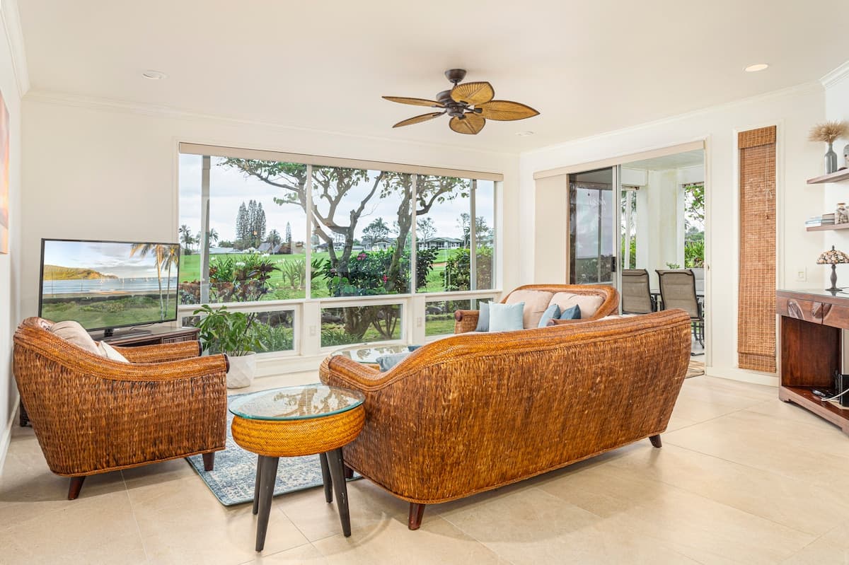 Tranquil, Spacious 1-BD 1-BA, AC, Pool, Hot Tub - Photo 3