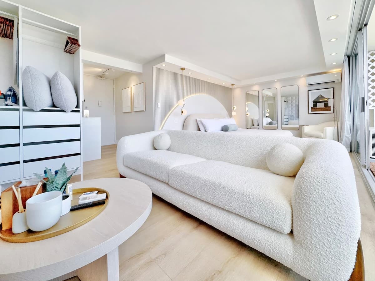 Top FL-Luxury Ocean View King Suite-Waikiki Beach~ - Photo 4