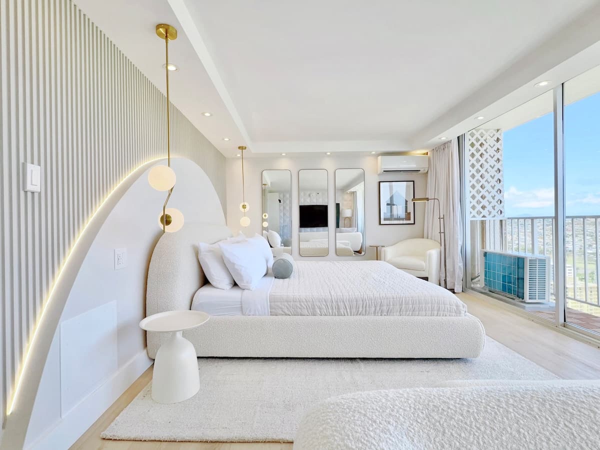 Top FL-Luxury Ocean View King Suite-Waikiki Beach~ - Photo 2