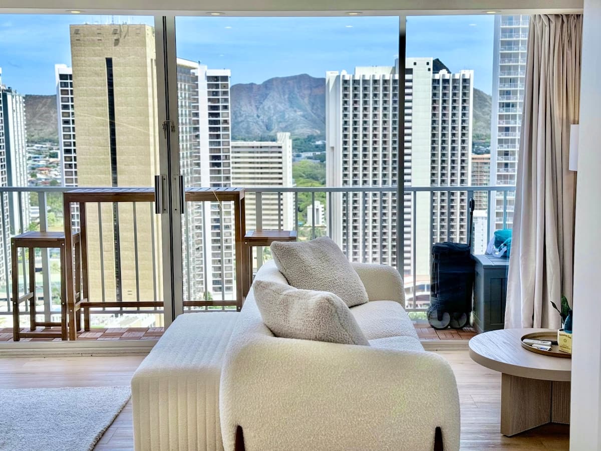 Top FL-Luxury Ocean View King Suite-Waikiki Beach~ - Photo 3