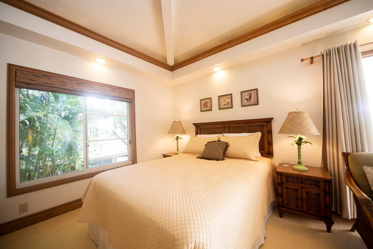 Honey House - Photo 5