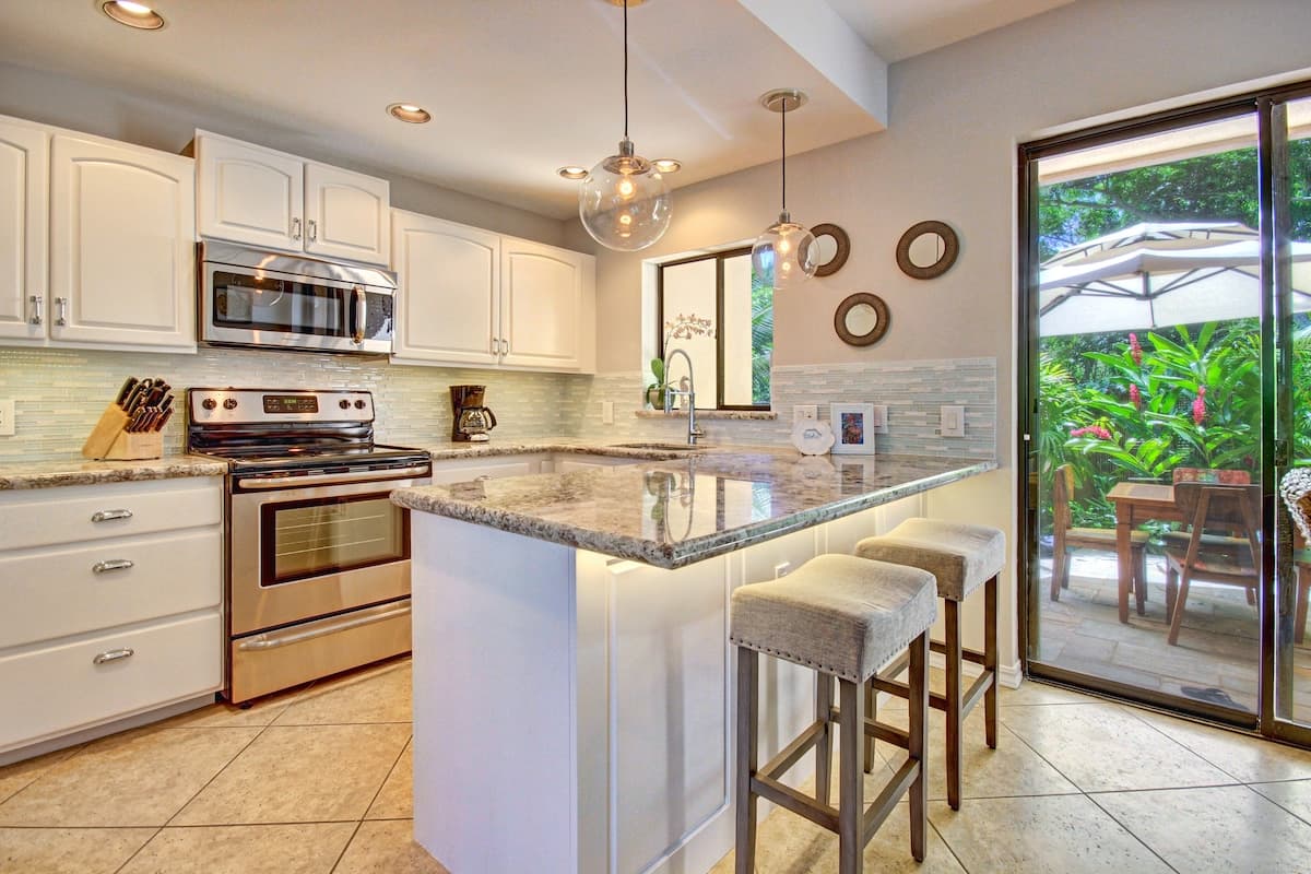 Home in Lahaina · ★4.92 · 3 bedrooms · 5 beds · 2.5 private baths - Photo 4