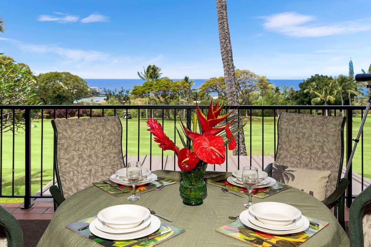 Condo in Kailua-Kona · ★4.92 · 2 bedrooms · 2 shared baths - Photo 1