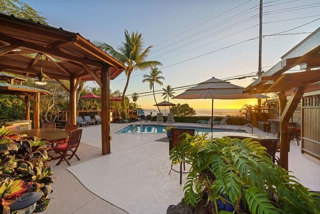 Condo in Kailua-Kona · ★4.89 · 2 bedrooms · 3 beds · 2 shared baths - Photo 3