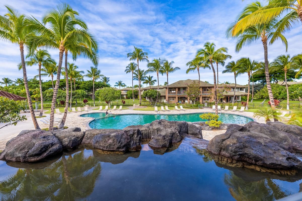 Condo in Waimea · ★5.0 · 3 bedrooms · 4 beds · 2.5 shared baths - Photo 1