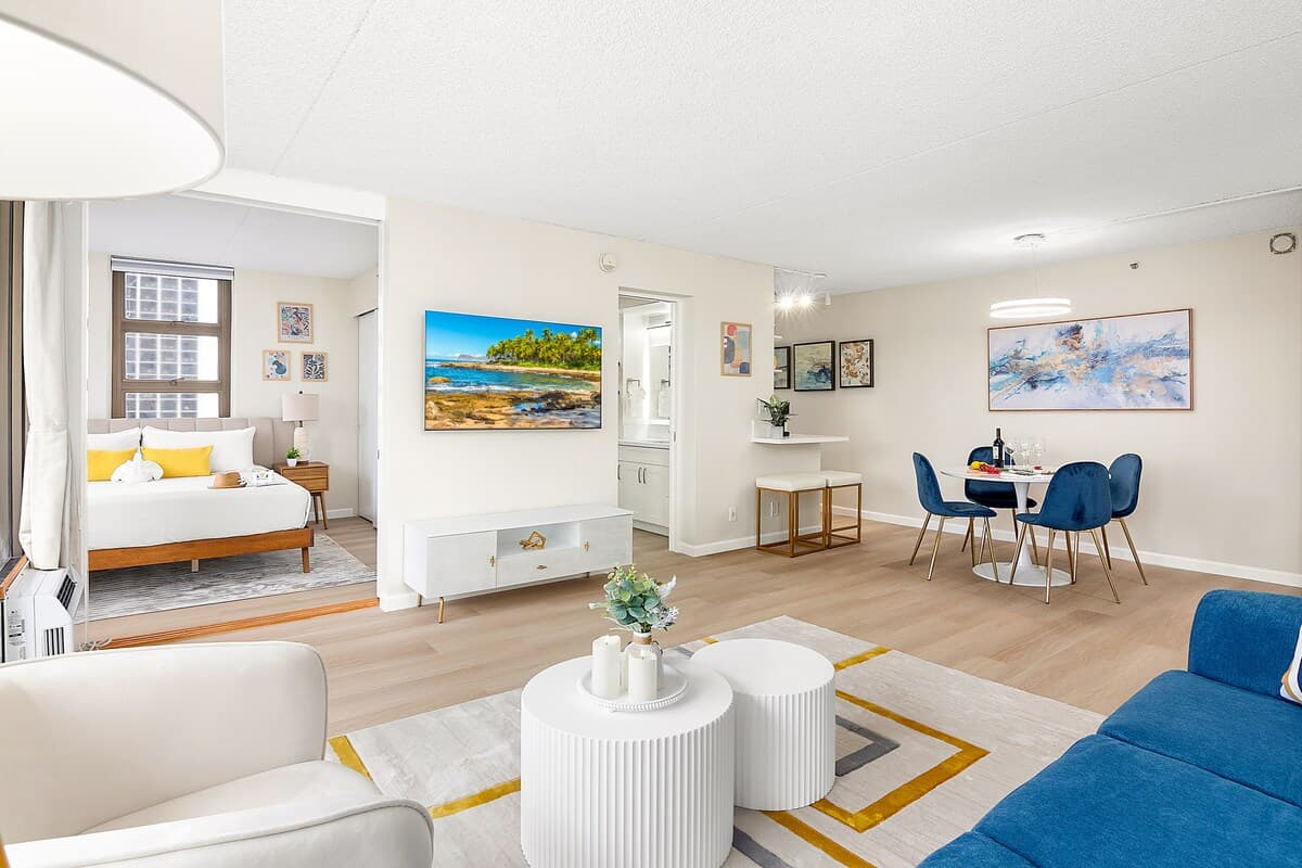 Condo in Honolulu · ★4.86 · 1 bedroom · 2 beds · 1 private bath - Photo 5
