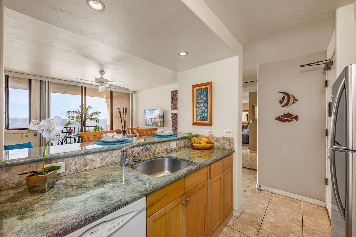 Condo in Kihei · ★4.75 · 1 bedroom · 1 bed · 1 shared bath - Photo 4