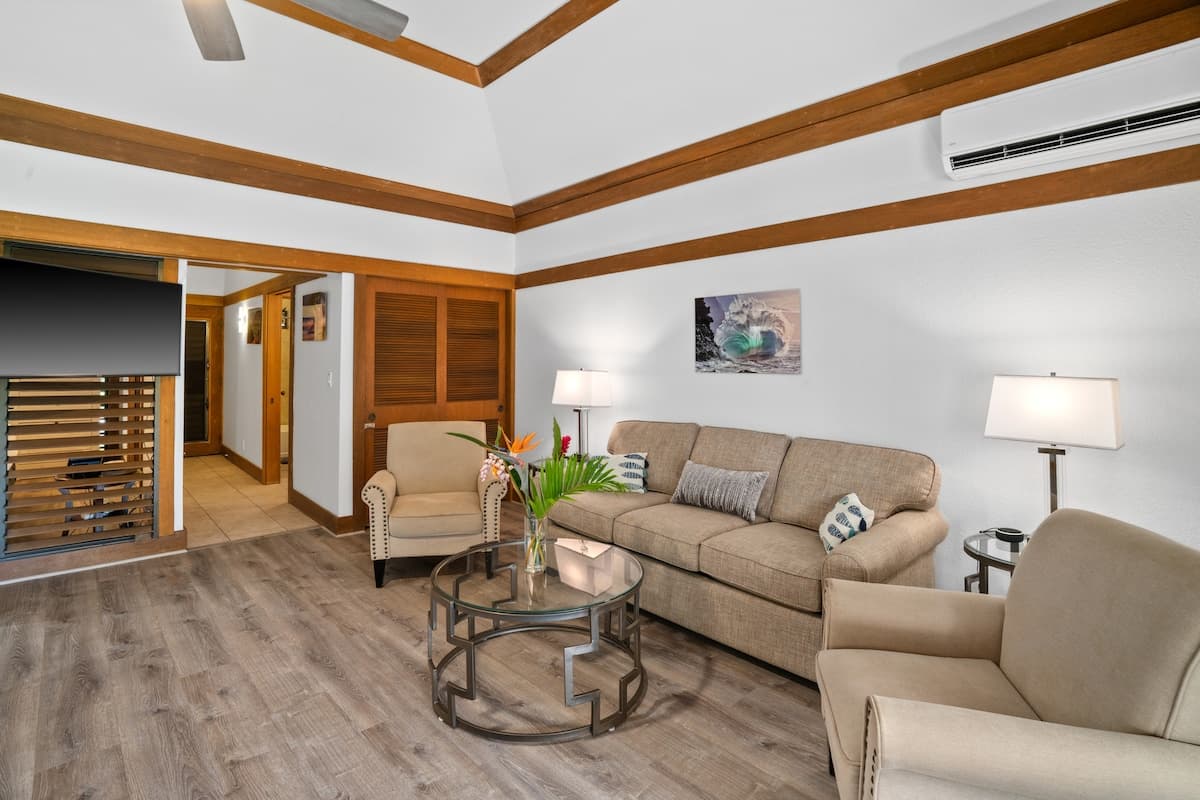 Condo in Koloa · ★4.88 · 1 bedroom · 2 beds · 1 private bath - Photo 4