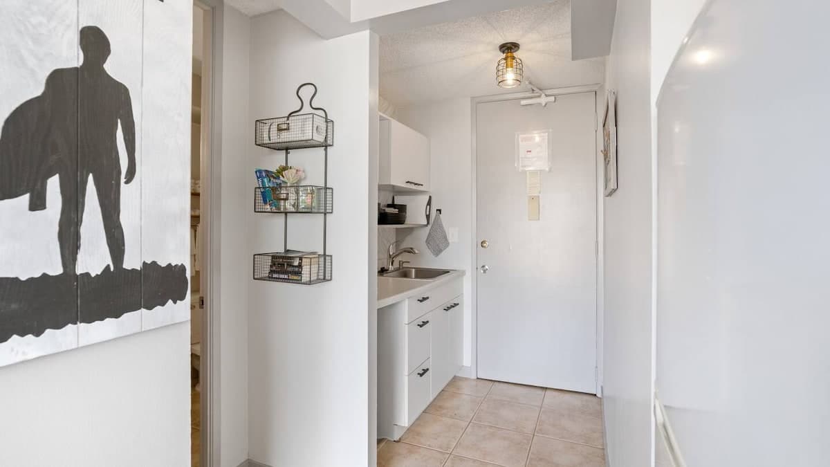 Hotel in Honolulu · ★4.8 · Studio · 1 bed · 1 private bath - Photo 5